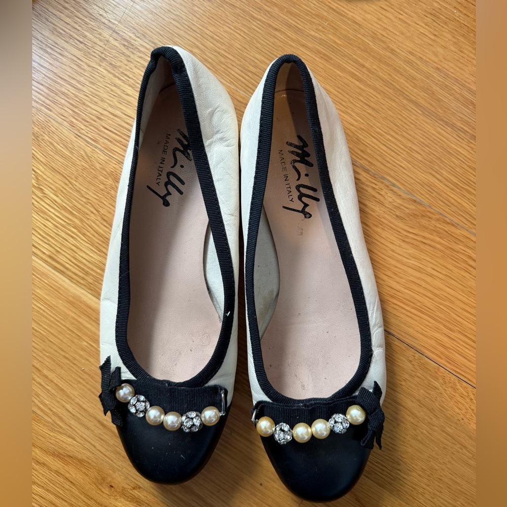 Milly Flats Size 7